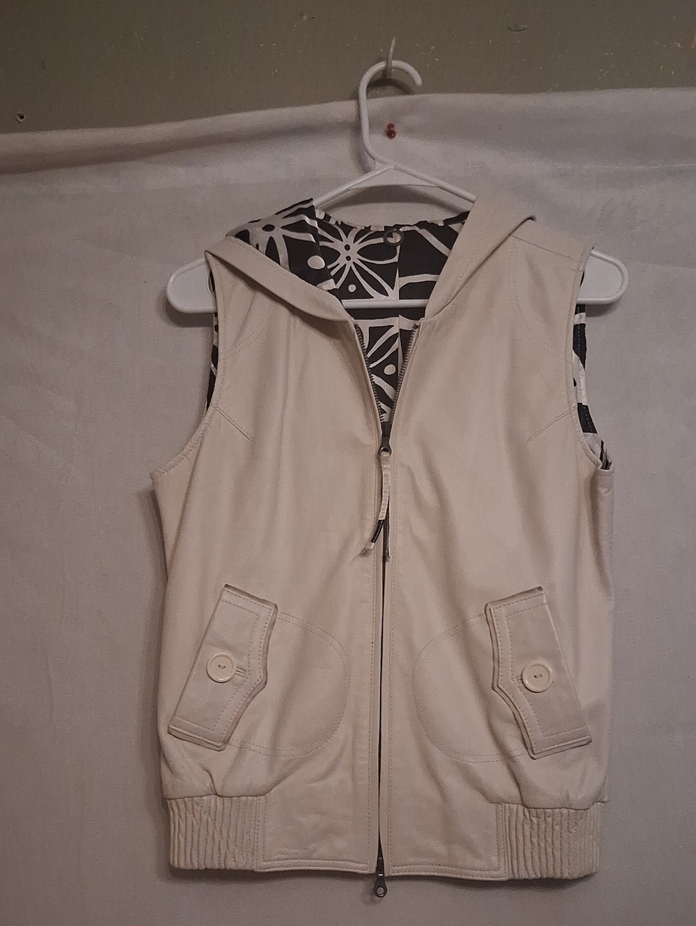One Girl Who Neutral Cream Hooded Vest Jacket - Women's Sleeveless Zip Small